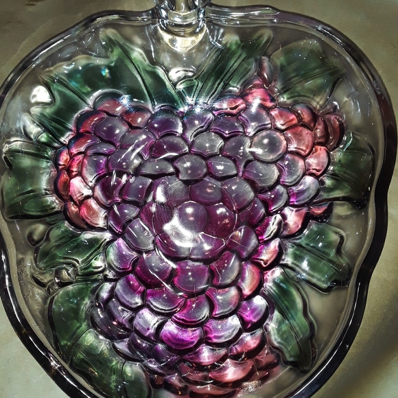Large Indiana glass Grape shape dish - Picture 3 of 8